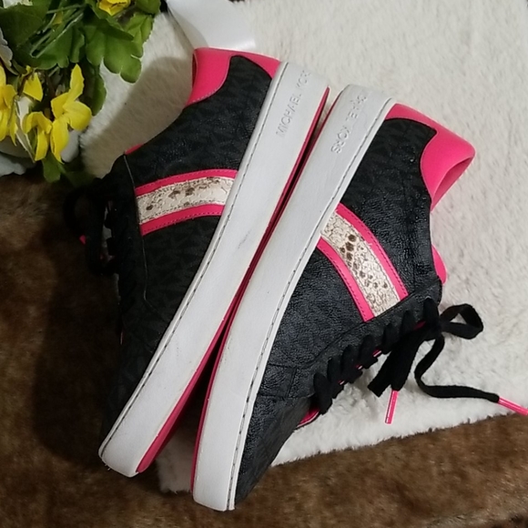 Michael Kors sneakers size 9.5 - Picture 5 of 8
